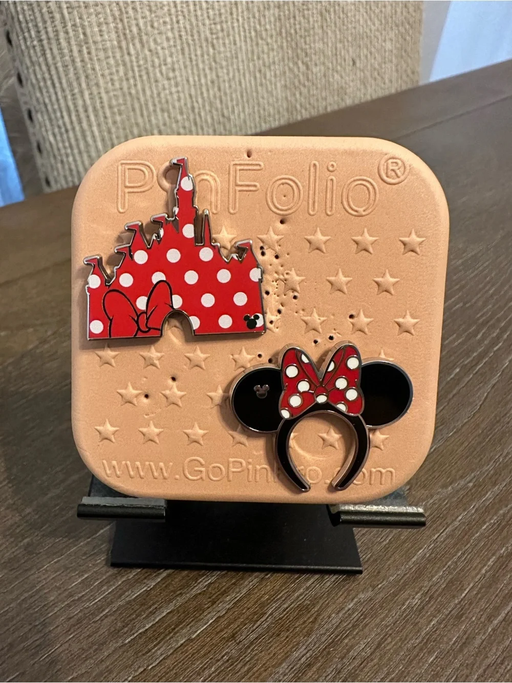 Hidden Disney 2025 Minnie Ear Headband and Minnie Castle Pins Set of 2 - Picture 1 of 2